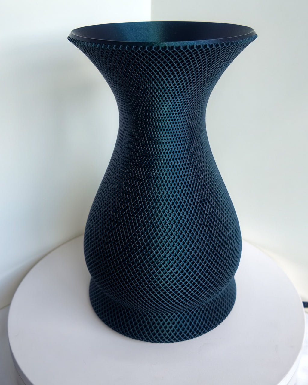 Galaxy Twist Vase – schimmernder Petrol-Galaxy-Ton, Frontansicht