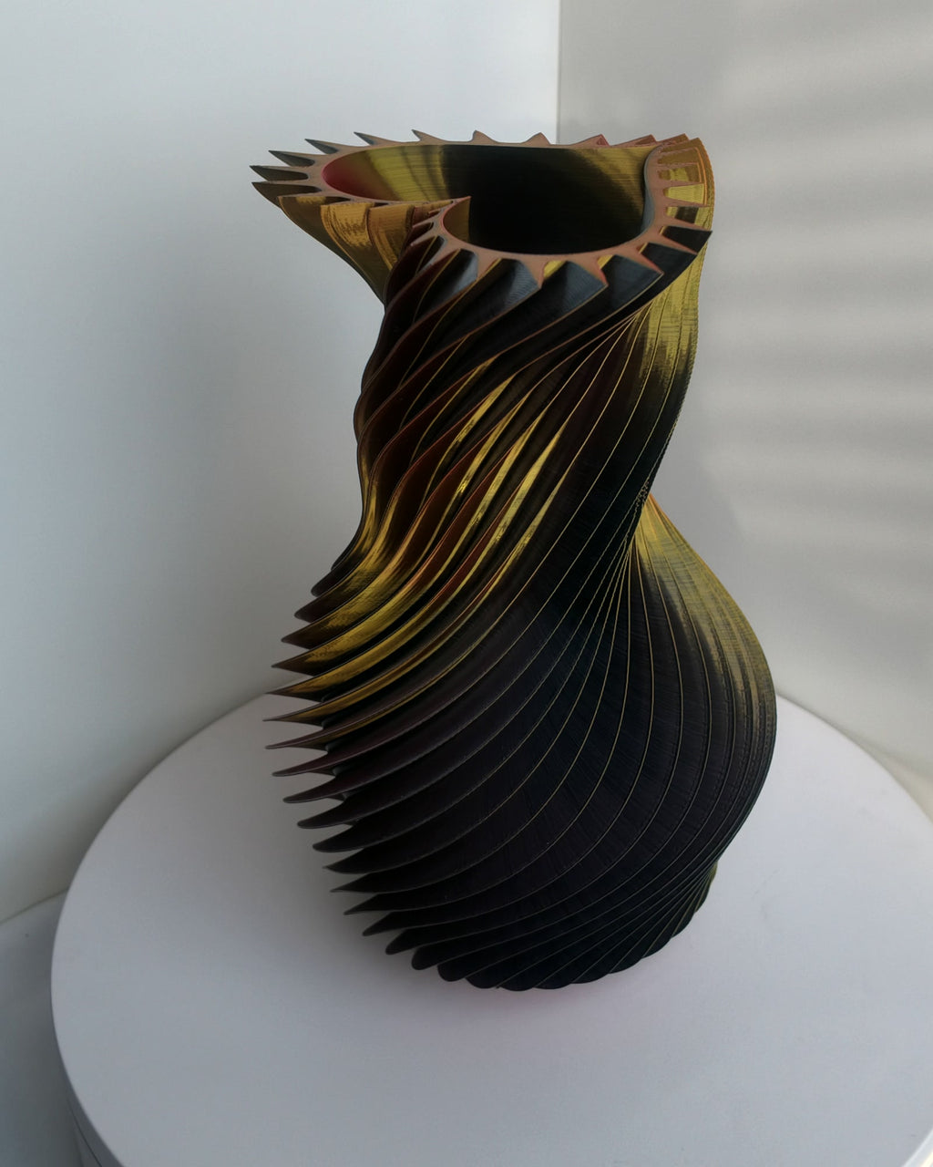 SpiralLove Twist-Vase, Gold-Gelb-Akzent – Ansicht 5