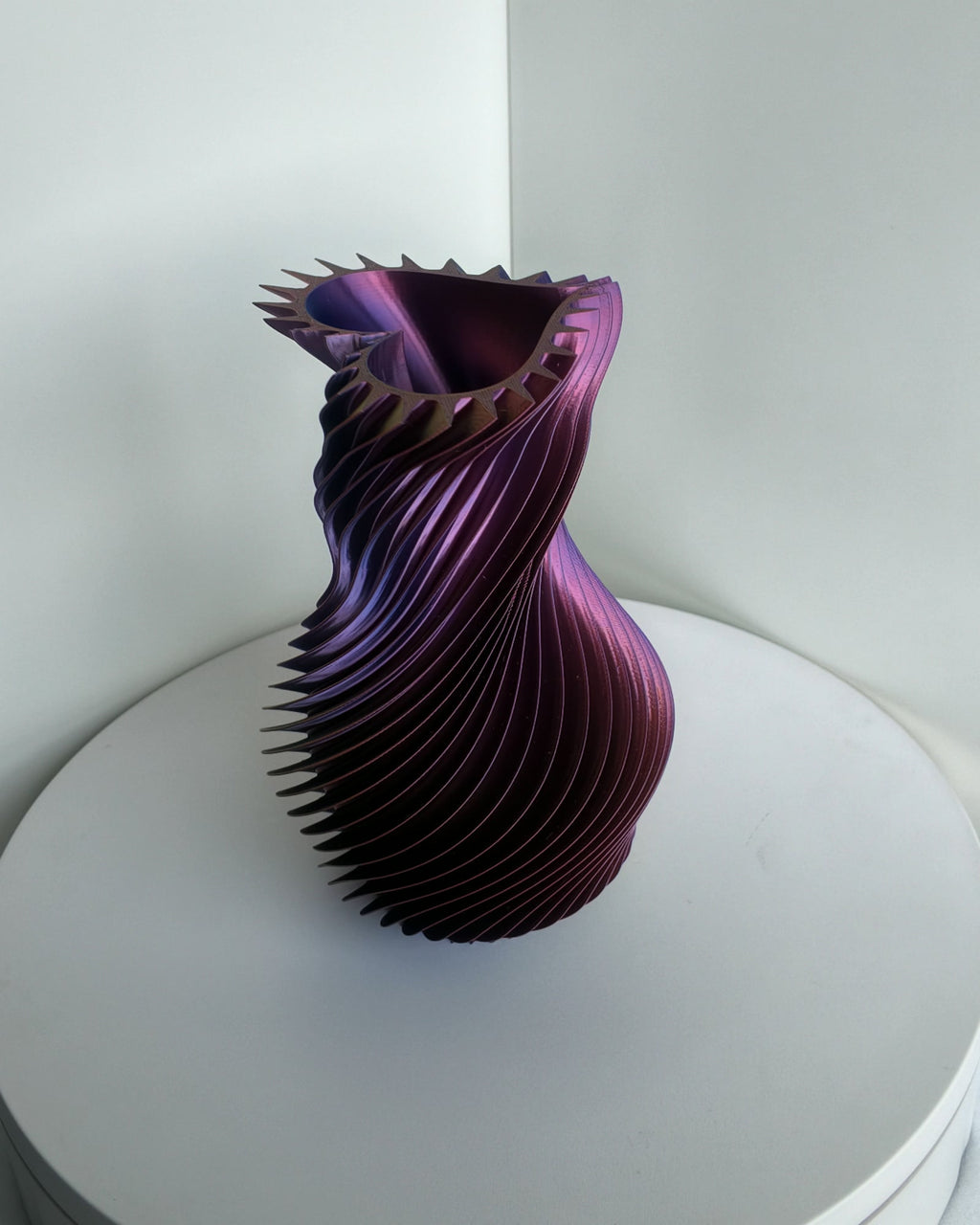 SpiralLove Medium Vase, Detail der gefächerten Lamellen