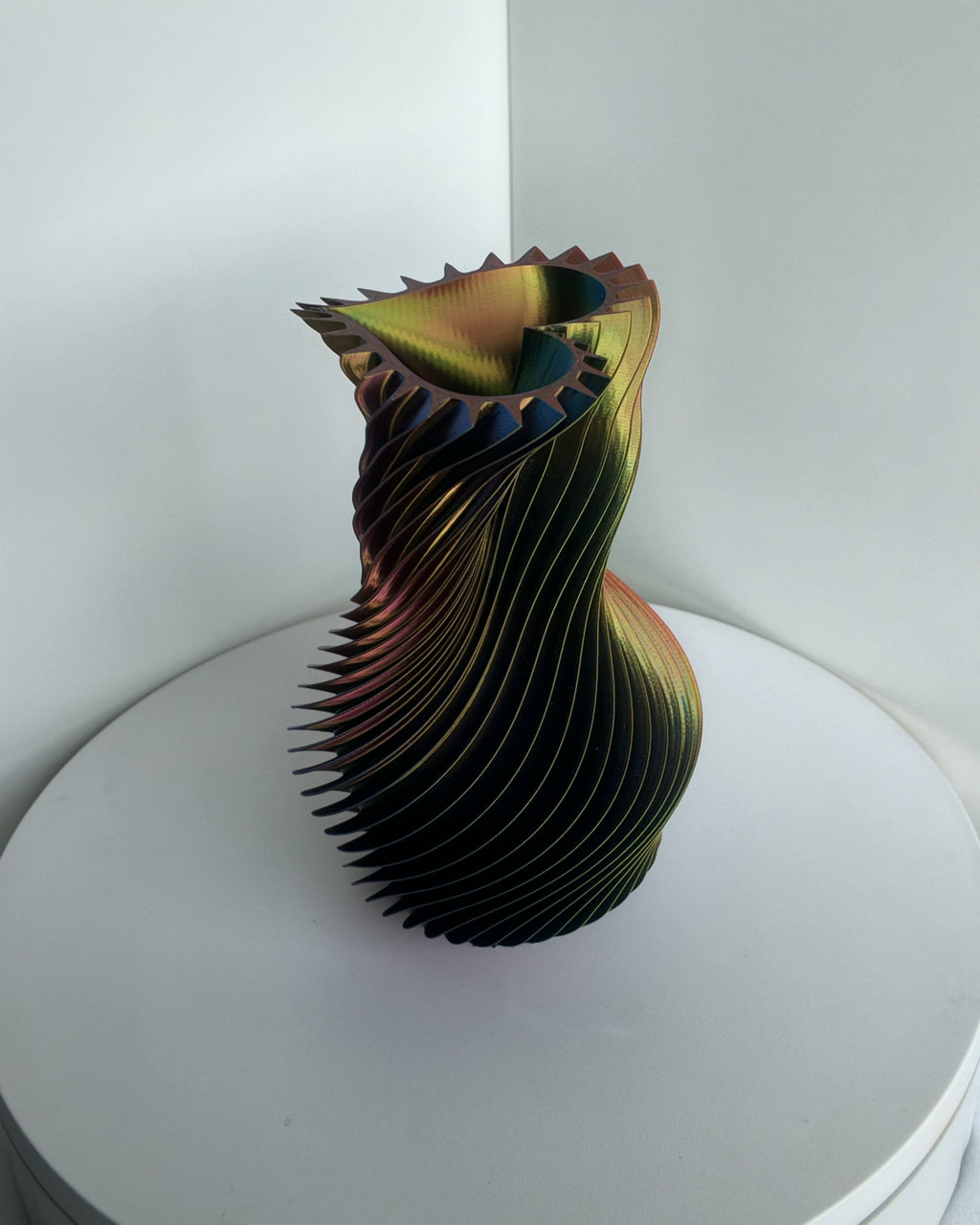 SpiralLove Medium Vase Schwarz-Grau-Rot-Gelb, Gold-Rot-Grün schimmernde Twist-Spirale