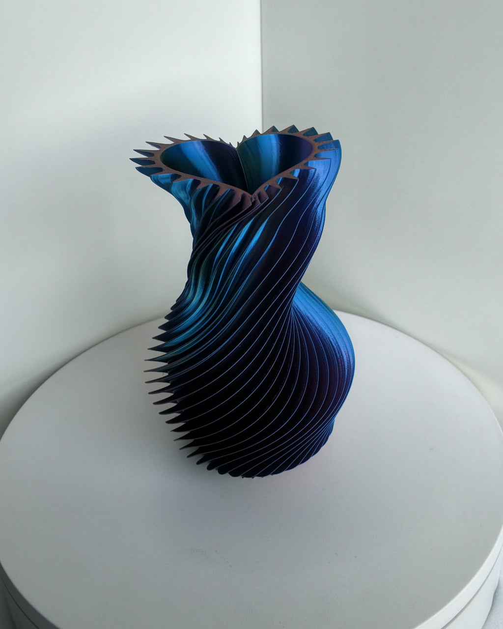 SpiralLove Medium Vase, blaue Twist-Spirale