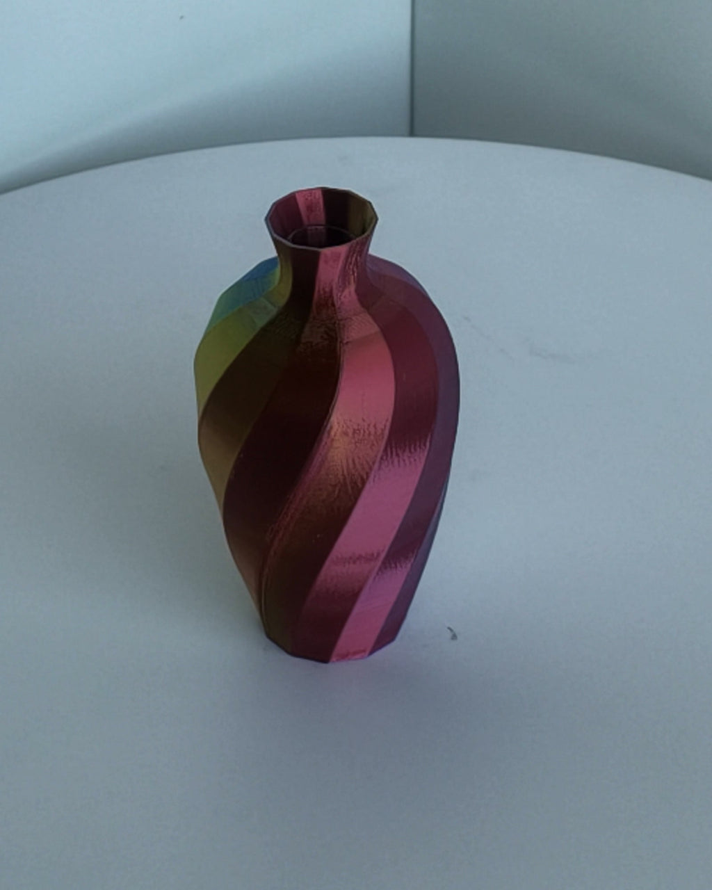 Kleine Tischvase, Rot-Gold-Pink Silk
