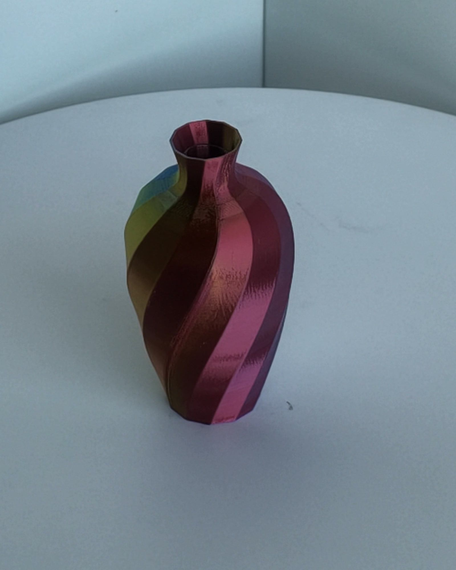 Kleine Tischvase, Rot-Gold-Pink Silk