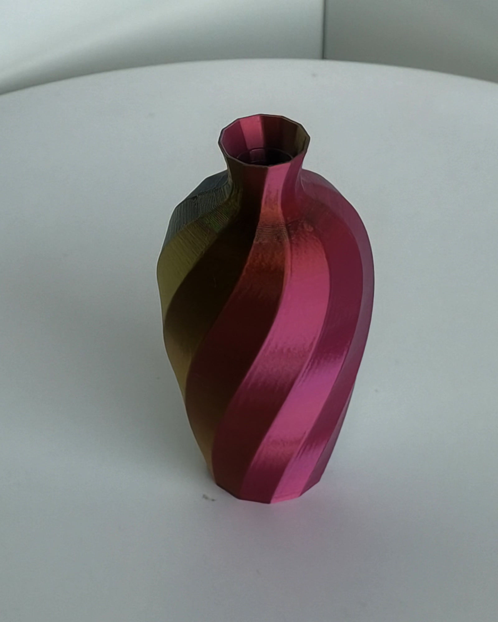 Kleine Tischvase, Magenta-Gold-Pink Silk