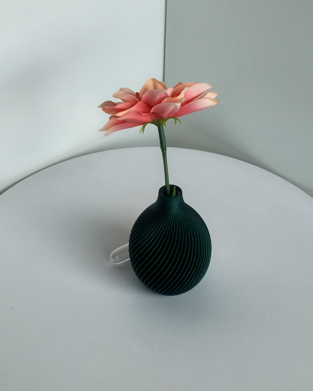Kugel Buddy Vase Galaxy mit Blüte und Reagenzglas, Seitenansicht