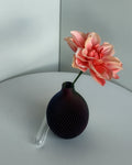 Kugel Buddy Vase Blau-Lila-Rot-Gold mit rosa Blüte und mitgeliefertem Reagenzglas