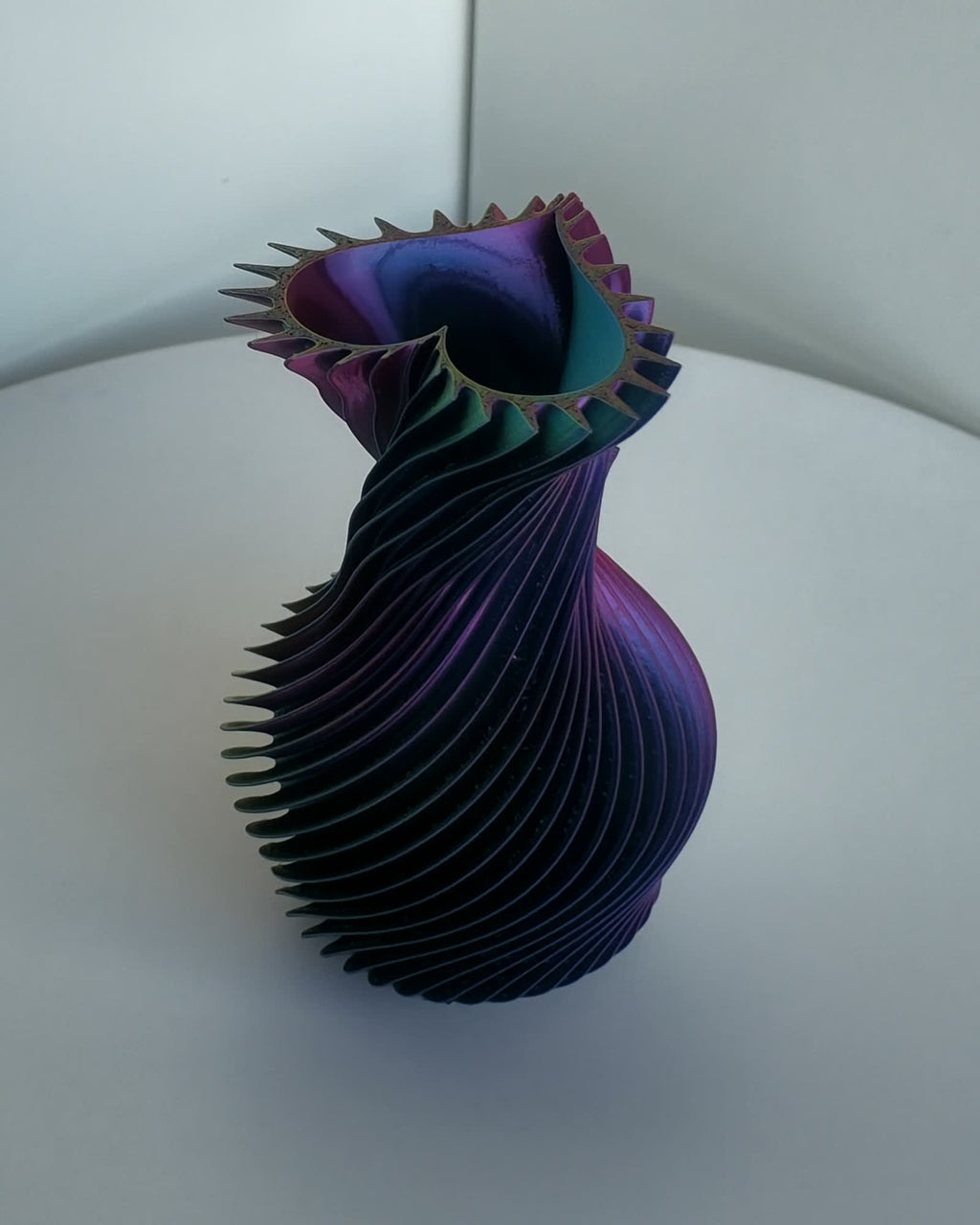 Herzvase Blau-Lila-Rot-Gold – violett-magenta Ansicht