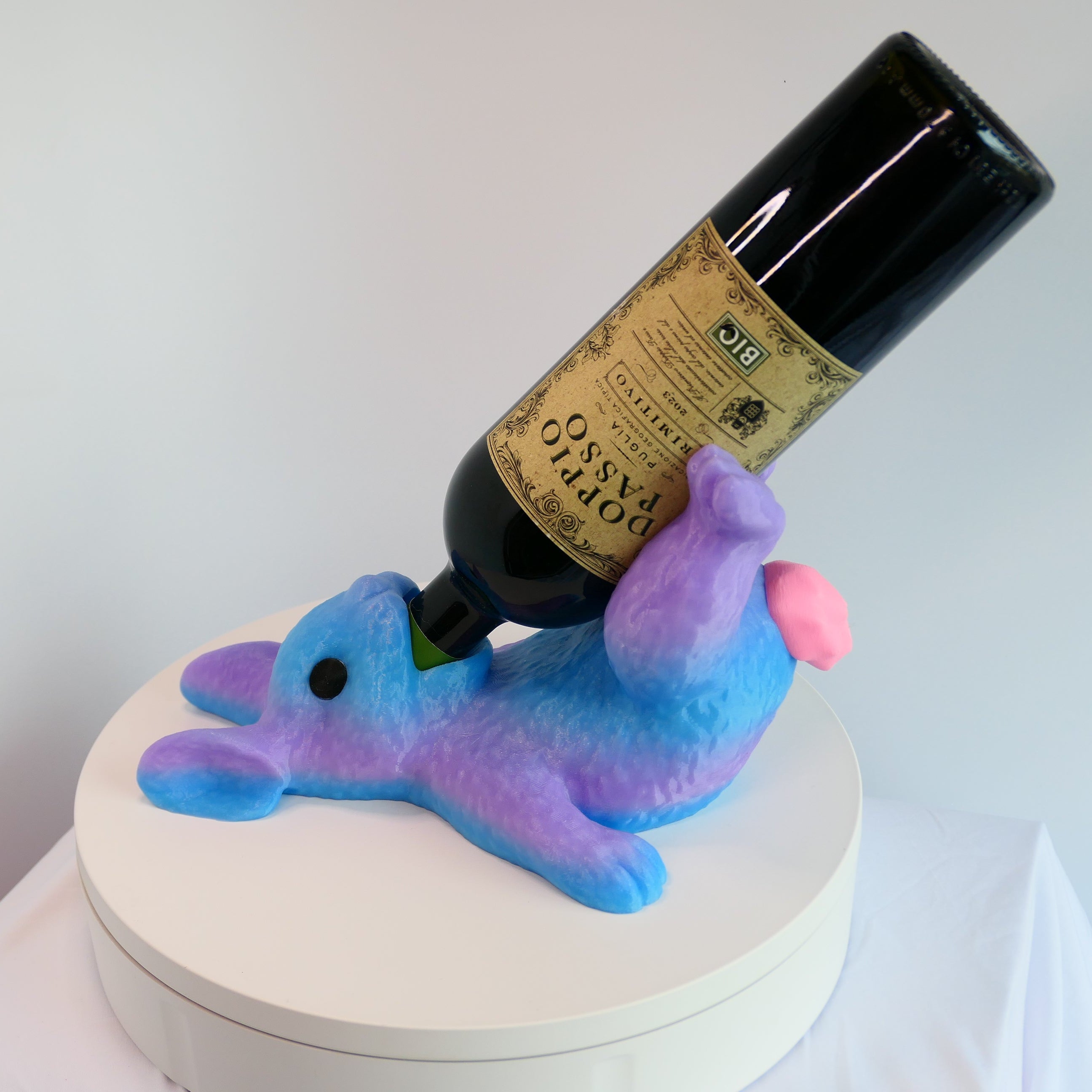 Weinflaschenhalter „Blauer Hase“ – garantiert ein Blickfang