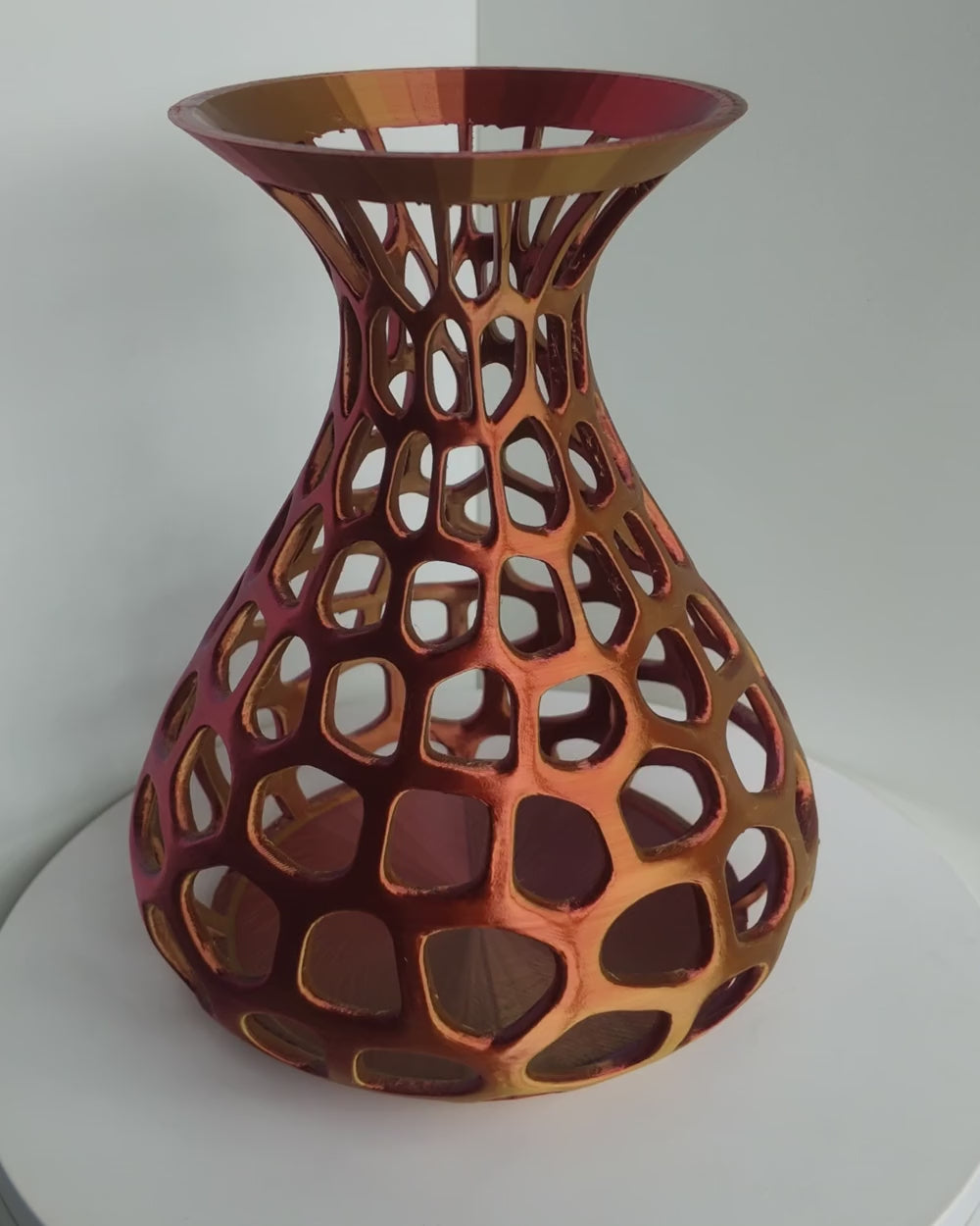 Korallenvase Organica – 360°-Drehung, Farbwechsel Gold bis Violett