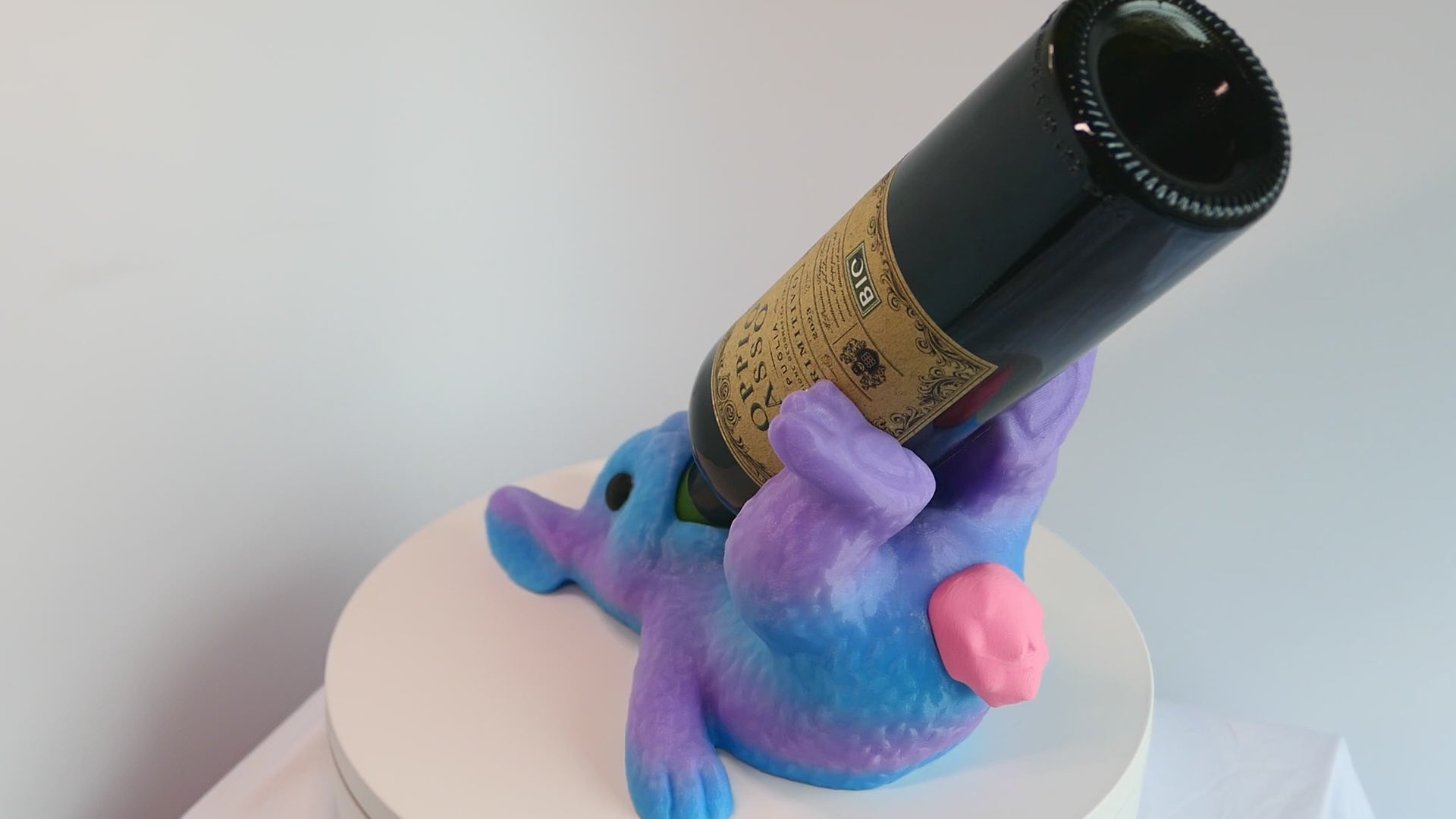 Weinflaschenhalter „Blauer Hase“ – garantiert ein Blickfang