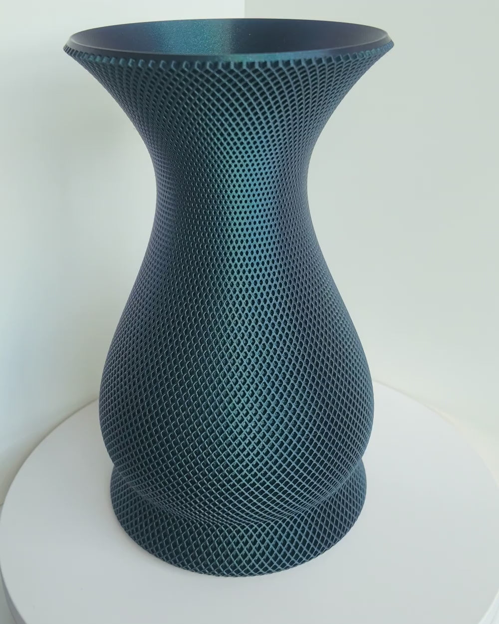 Galaxy Twist Vase – drehende 360°-Ansicht, Petrol-Galaxy-Schimmer