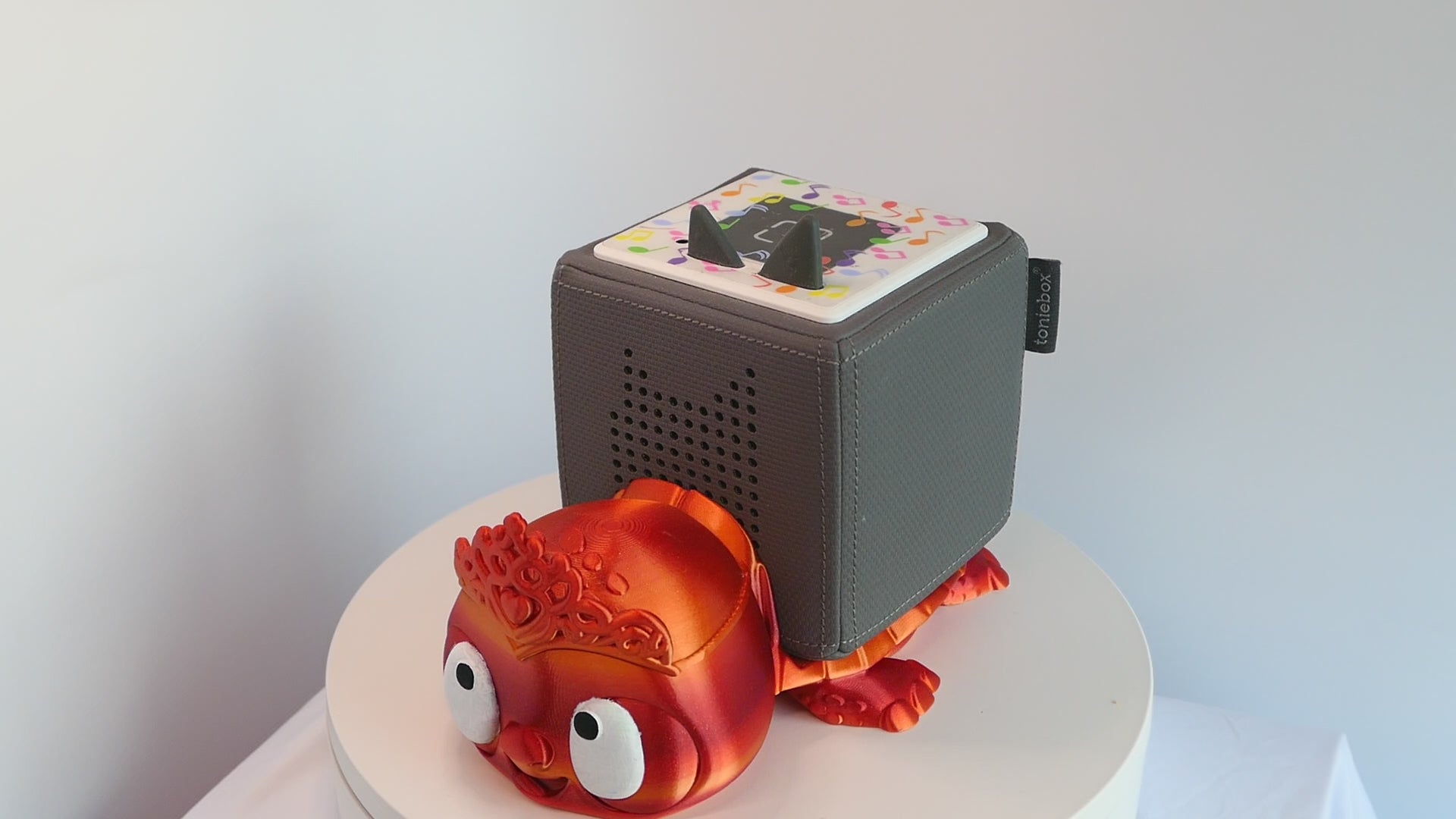Toniebox Halterung „Royal Turtle“ – glänzend & verspielt (Ohne Toniebox)